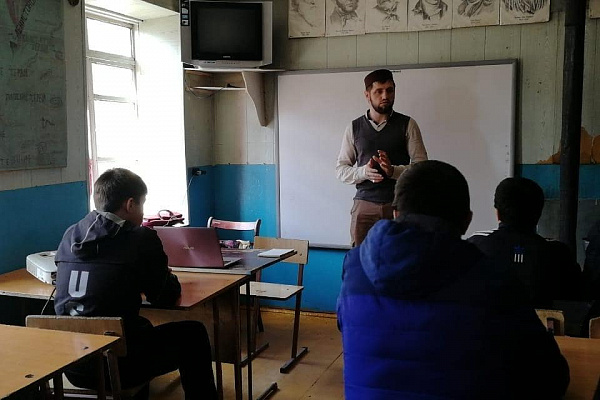 Встреча с учащимися СОШ Тляратинского района