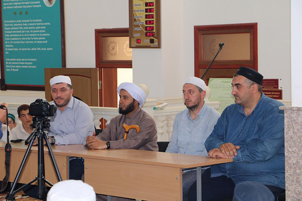 Встреча студентов с известным богословом Хабибом Хусейном бин Абдулкадыр ас-Саккафом
